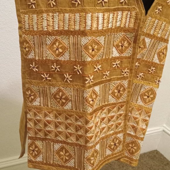 Embroidered and Beaded vest. - Picture 4 of 11